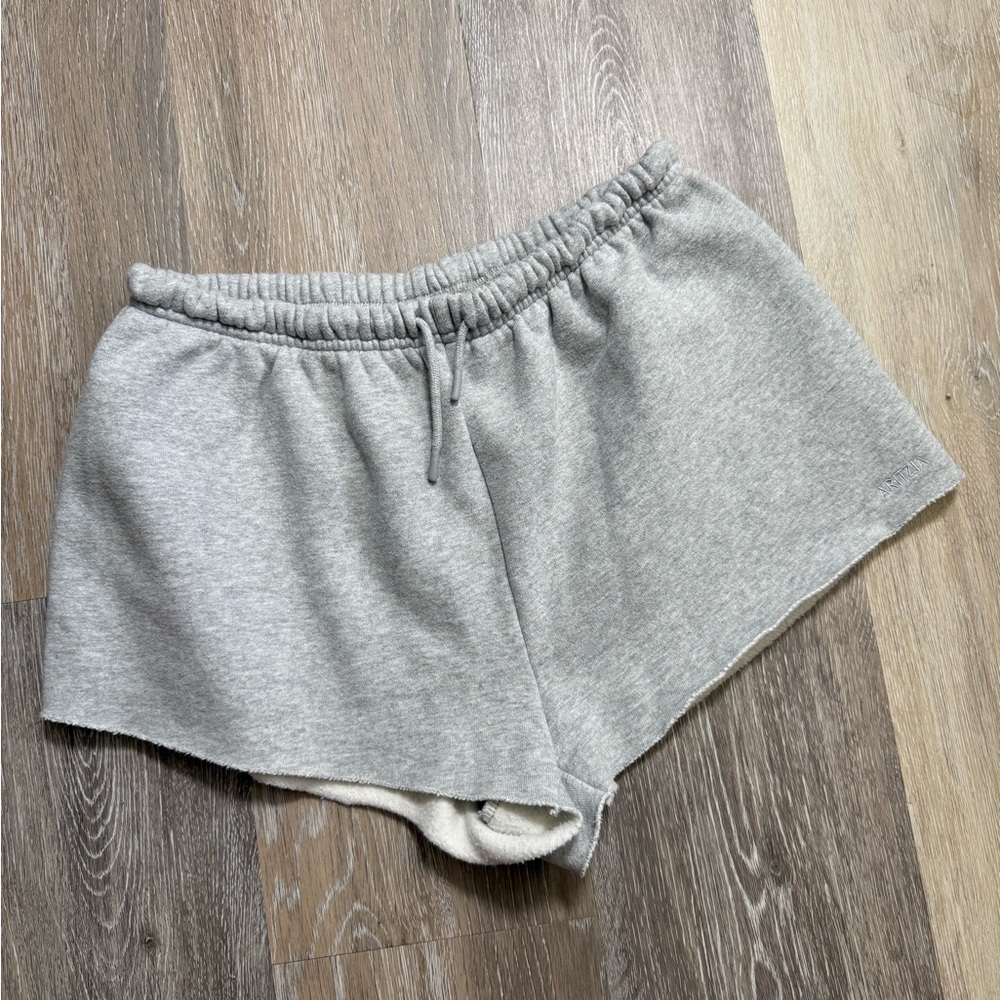 Aritzia TNA Cozy Fleece Shorts